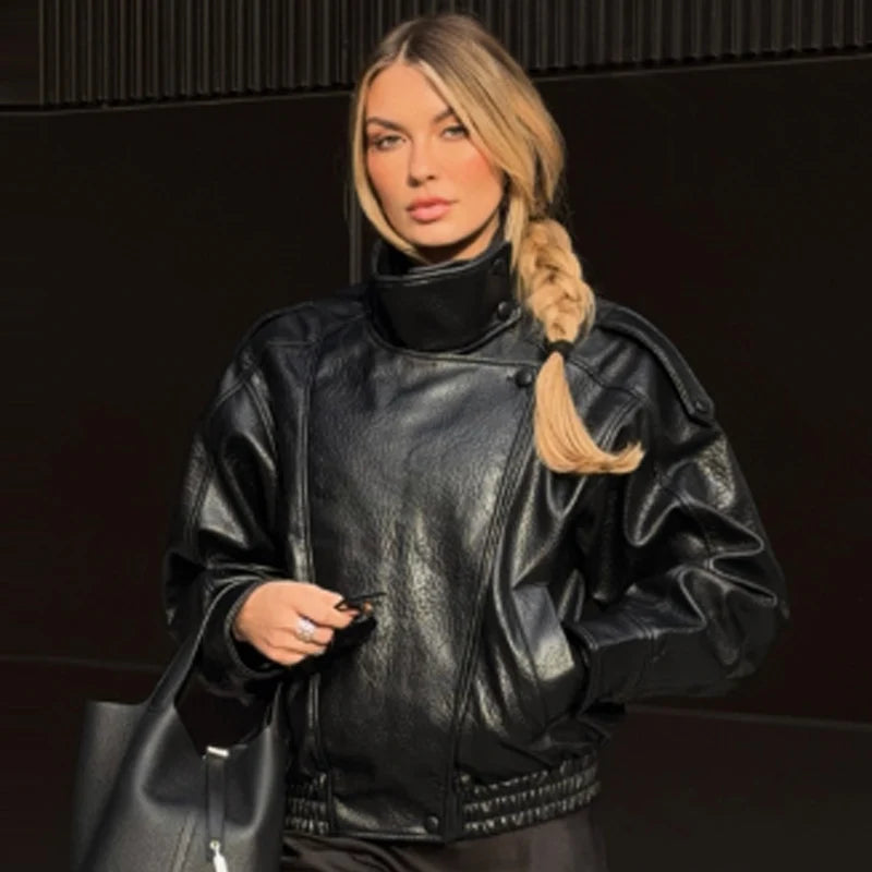 Jaqueta Bomber Feminina HXAO - Nova Coleção - Couro Preto - Modelo Cropped Oversize