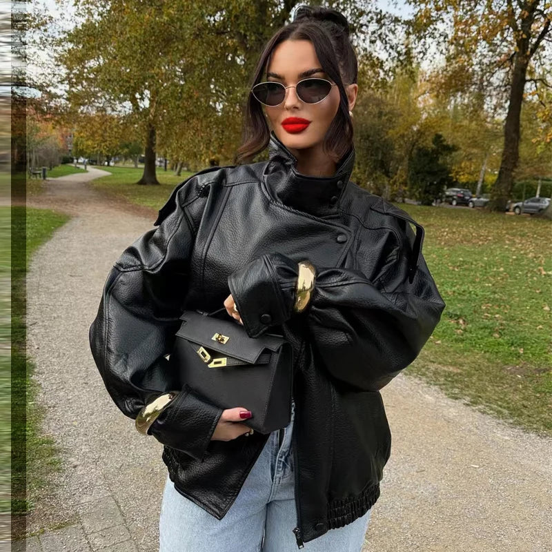 Jaqueta Bomber Feminina HXAO - Nova Coleção - Couro Preto - Modelo Cropped Oversize